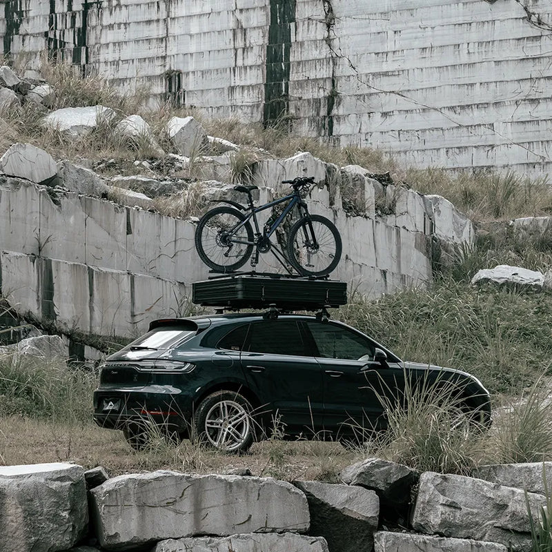 tente de toit compacte wild land summit explorer fermée sur voiture